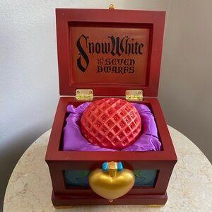Rare Disney Store Snow White Evil Queen Poison Apple Heart Box